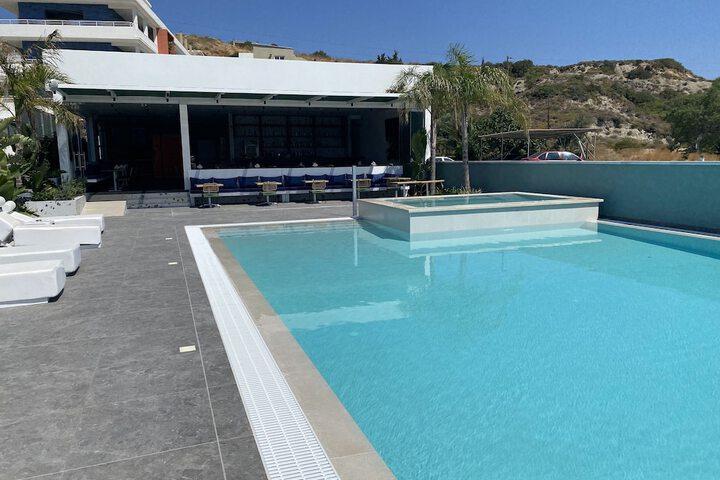 Pool 42 of 76