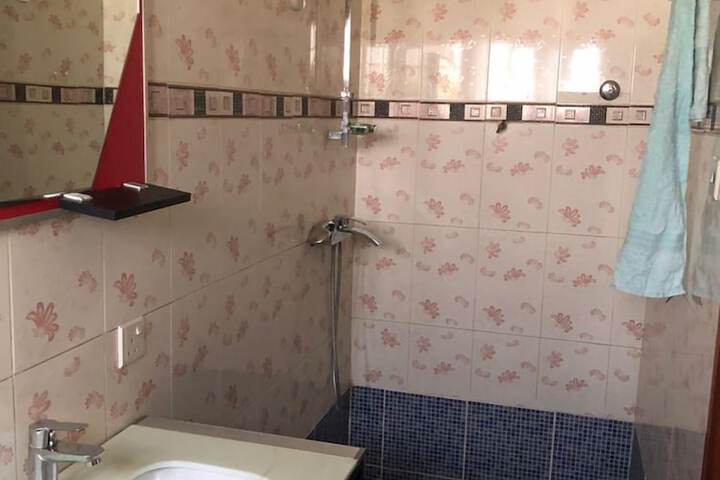 Room 14 of 28