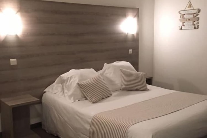 Room 13 of 32