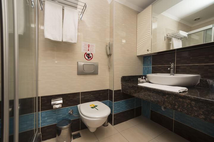 Room 25 of 137
