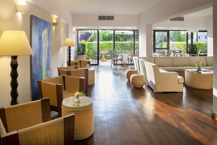 Lounge 98 of 115