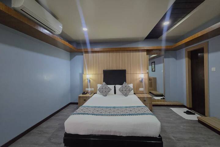 Room 8 of 16