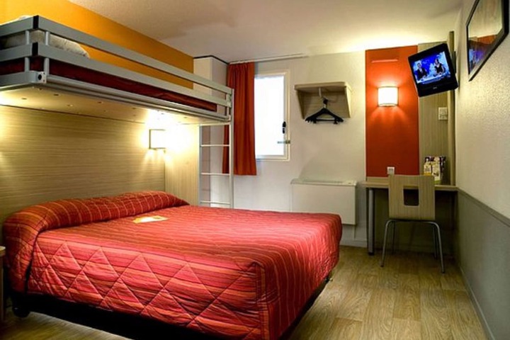 Room 14 of 33