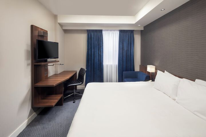 Room 40 of 138