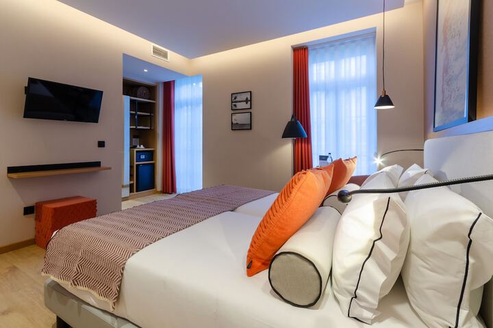 Room 47 of 99