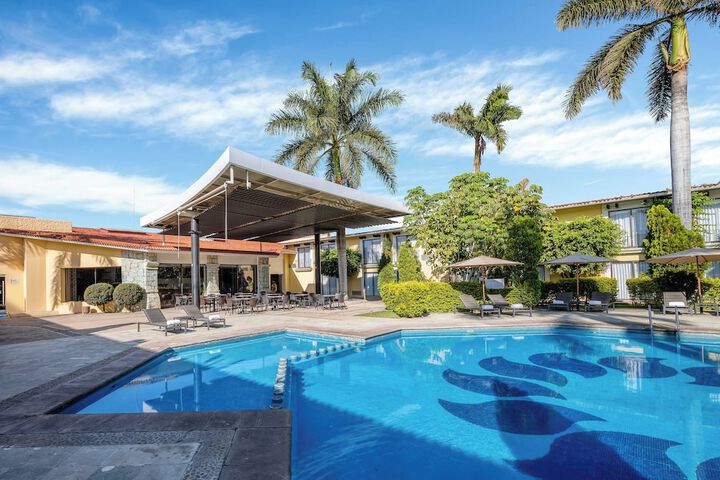 Hotel Pool