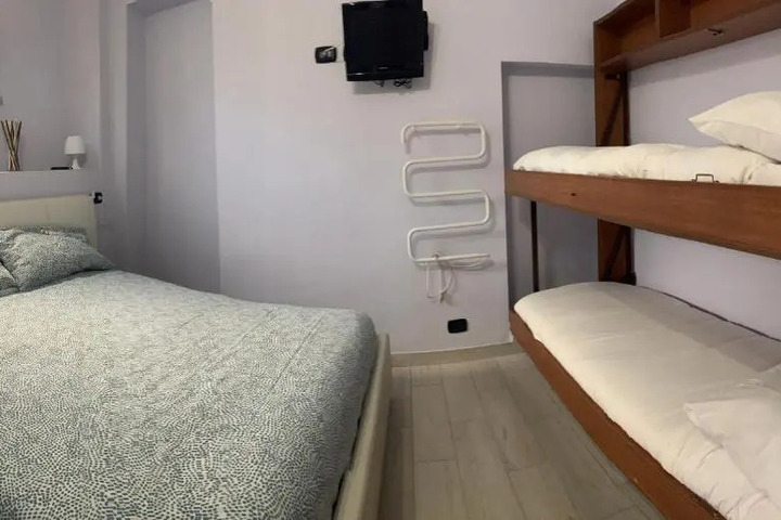 Room 6 of 16