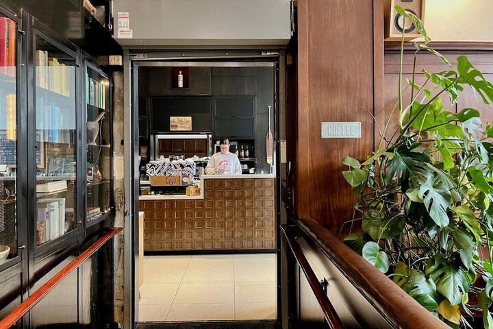 Coffee shop