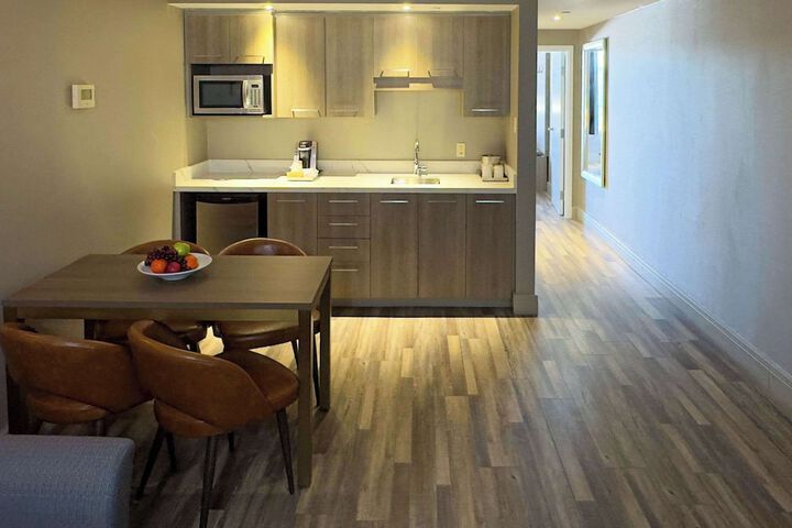 Standard Room, King or Two Doubles (5 of 15)