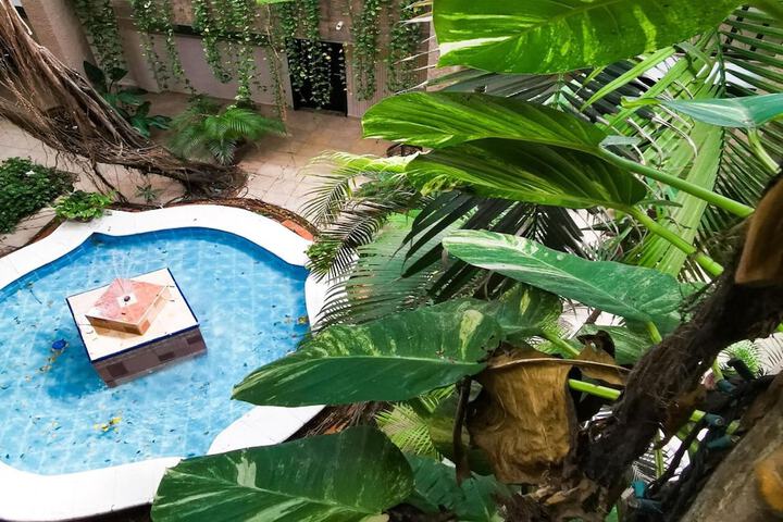 Pool 40 of 50
