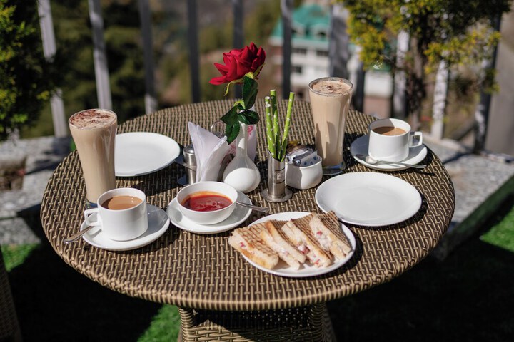Breakfast/Coffee Service 55 of 91