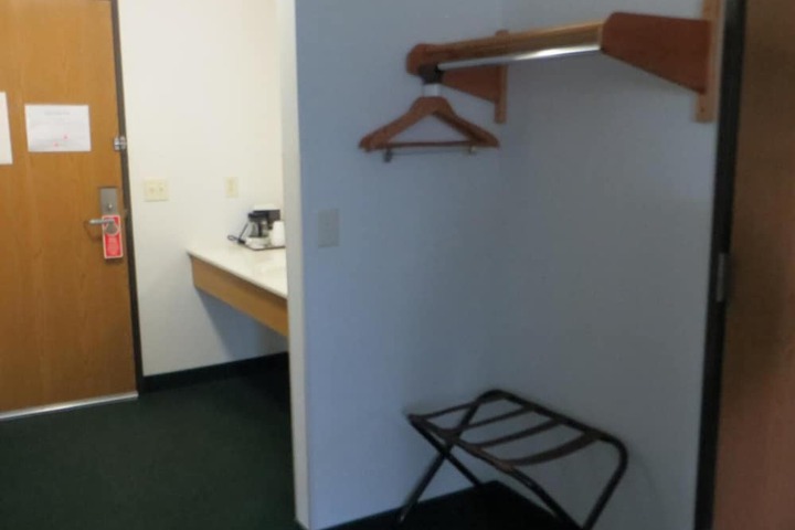 Room 3 of 32