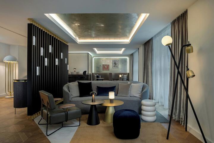 Lounge 60 of 71