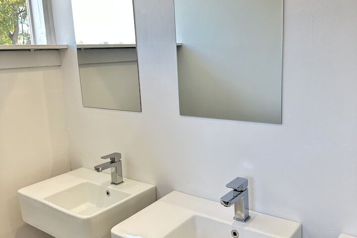 Room 4 of 9