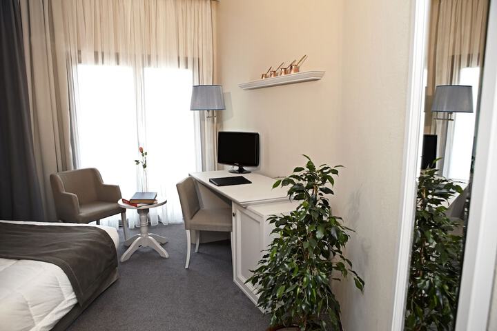 Room 9 of 47