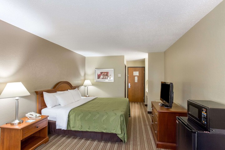 1 King Bed (7 of 14)