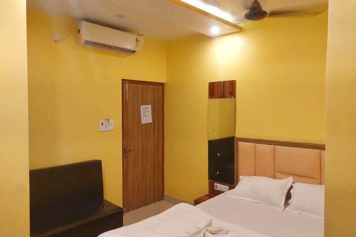 Room 6 of 14