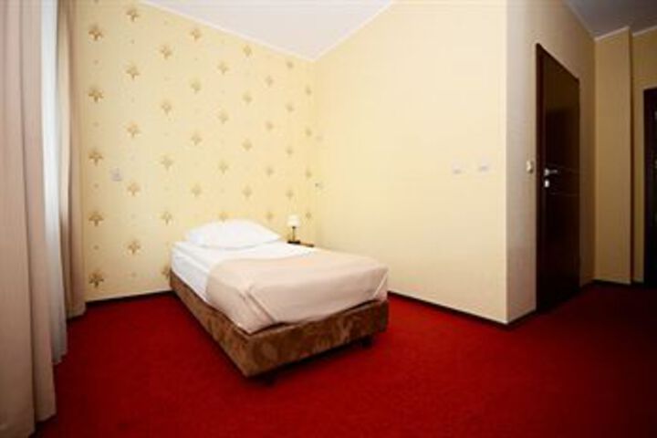 Room 10 of 38