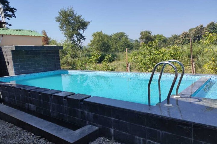 Pool 14 of 18