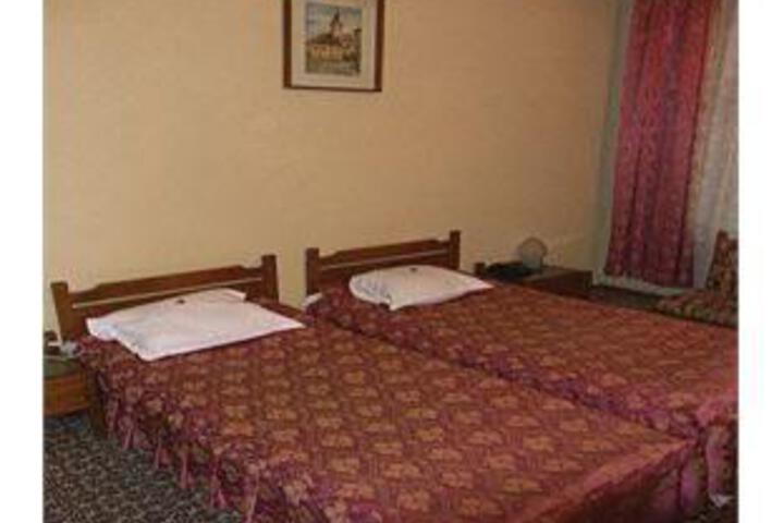 Room 4 of 9
