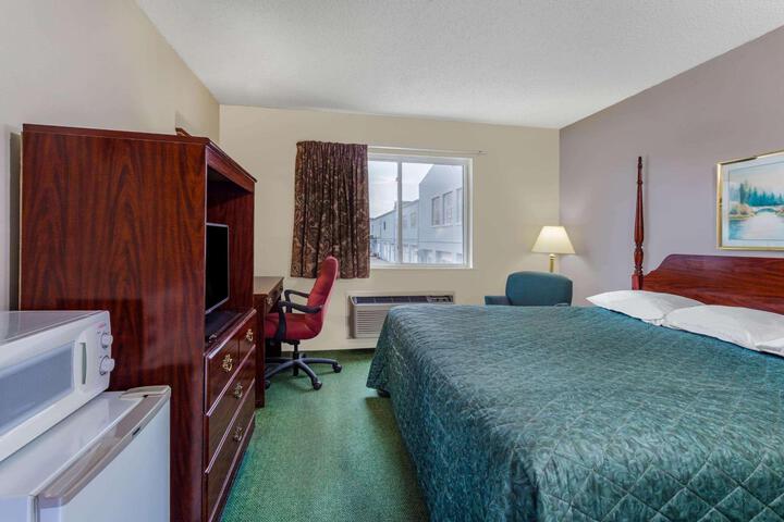Standard | King Bed (12 of 15)