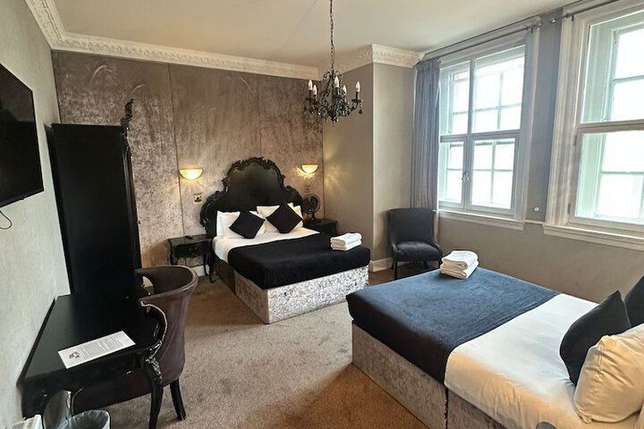 Room 35 of 171
