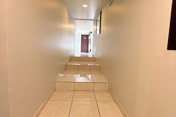 Ballroom/Hall 27 of 30