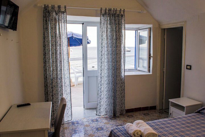 Room 3 of 38