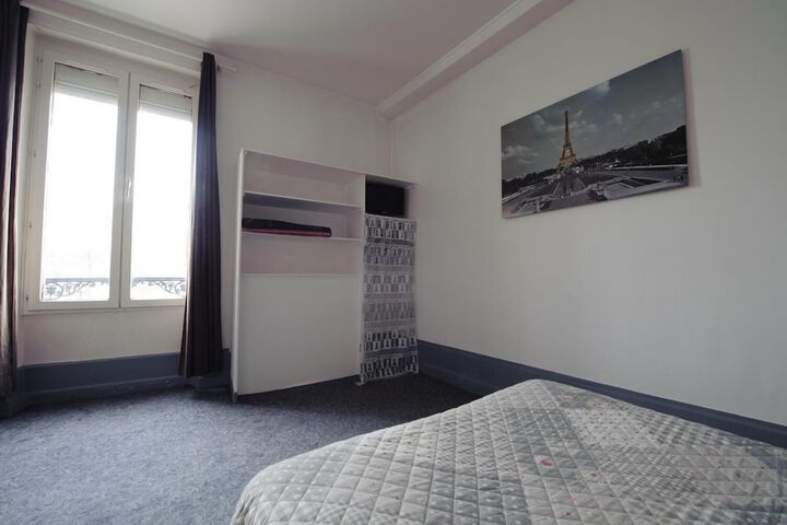 Room 7 of 16