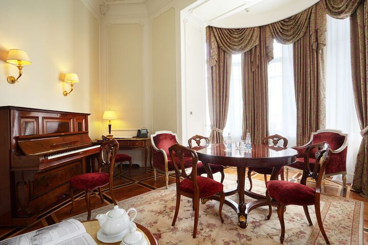 Room 16 of 64