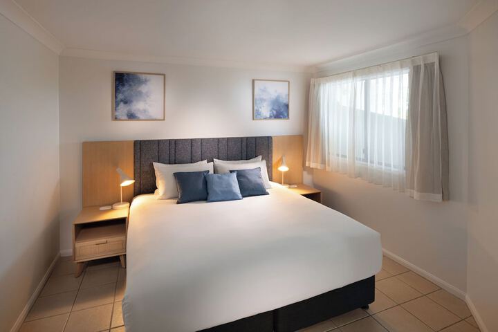 Room 6 of 75