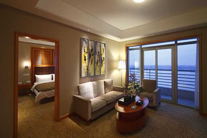 Room 7 of 16
