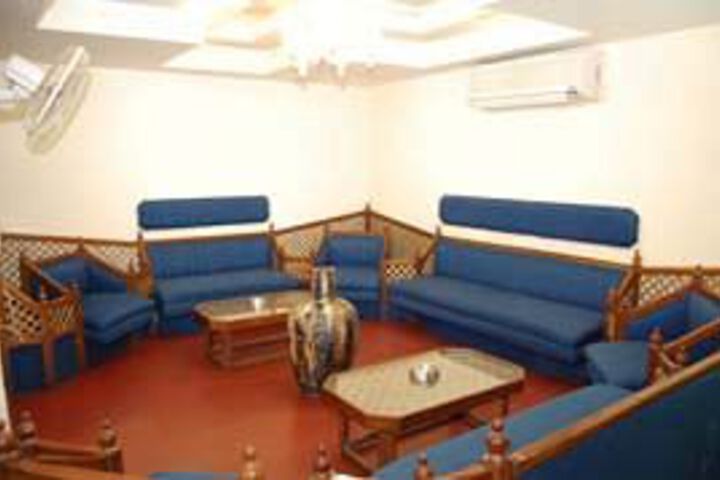 Lounge 11 of 22