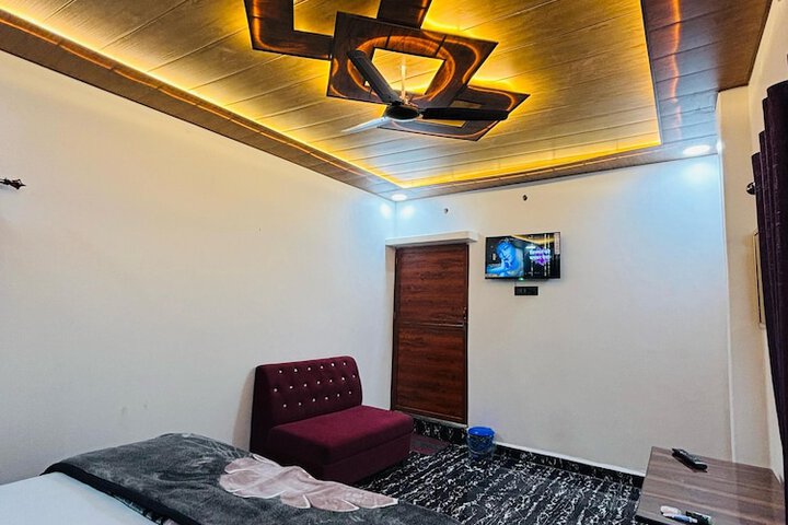 Room 18 of 25
