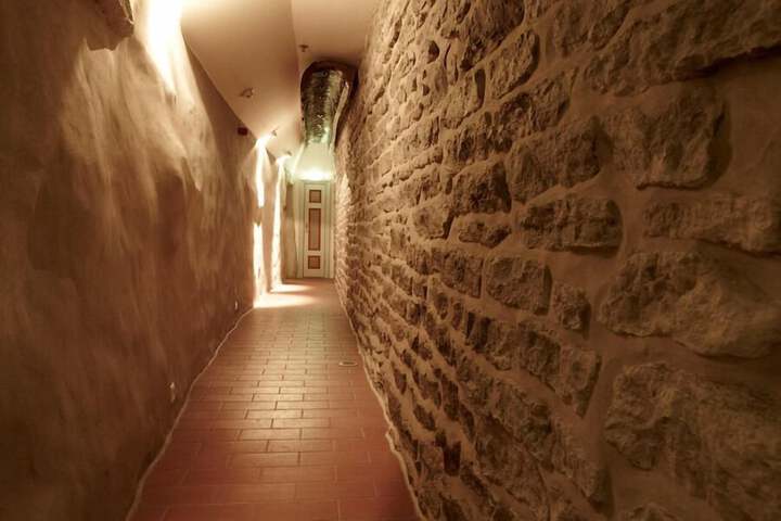 Ballroom/Hall 83 of 91