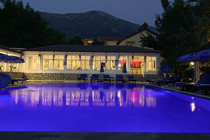 Pool 64 of 93