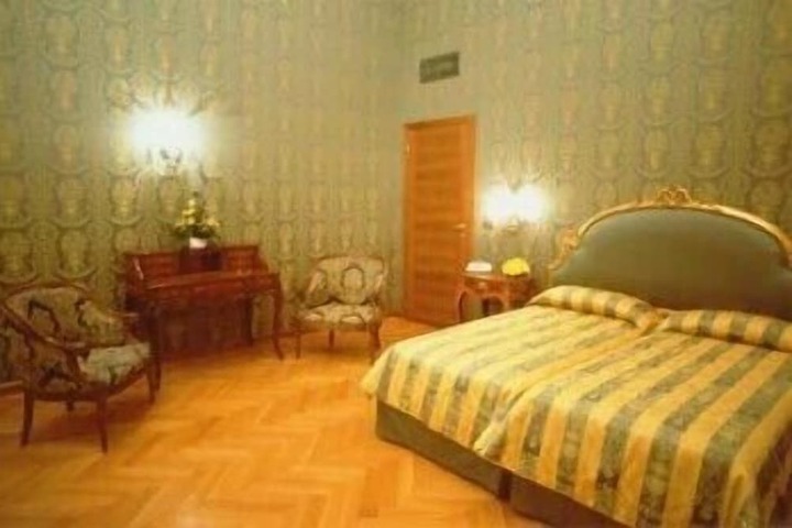Room 13 of 70