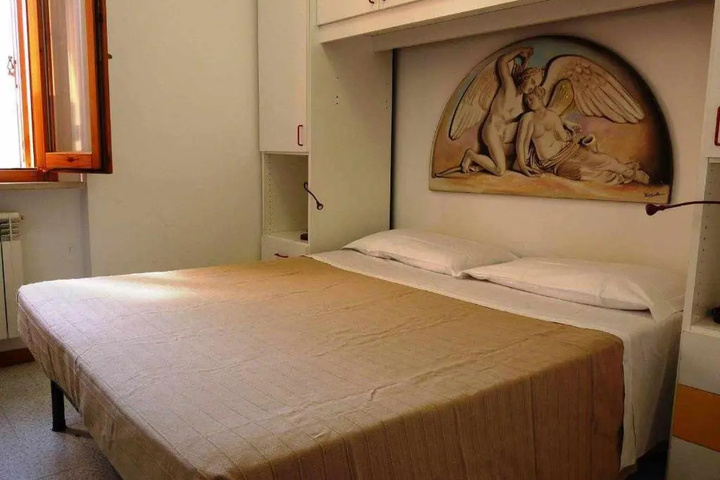 Room 3 of 9