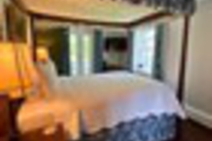 Room 104 of 285
