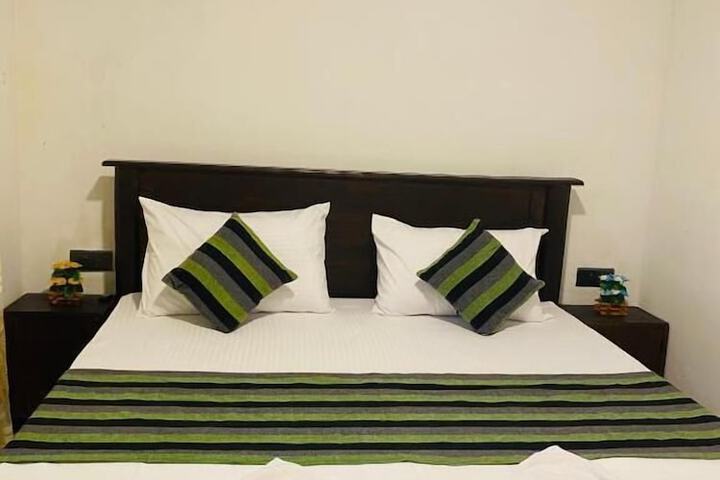 Room 5 of 20