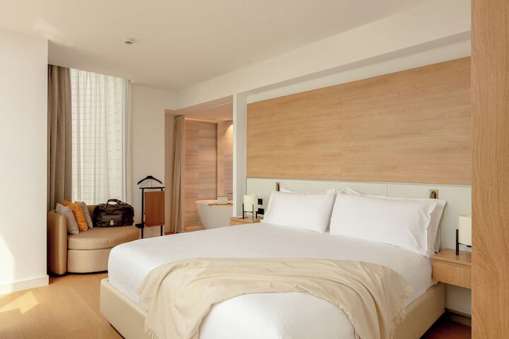 Room 28 of 129
