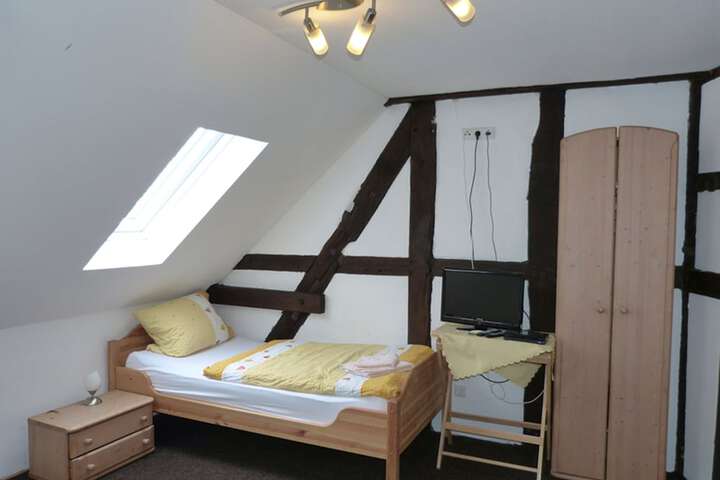 Room 13 of 33