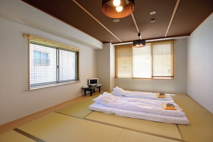 Room 10 of 80