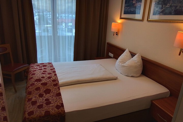 Room 4 of 13