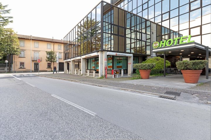 Hotel Entry