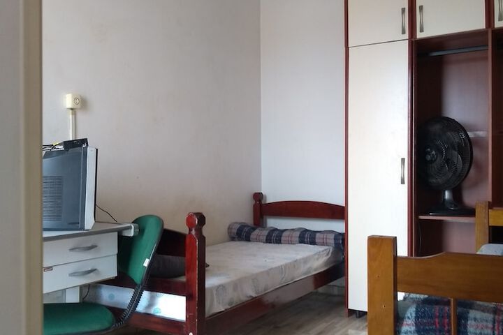 Room 10 of 14
