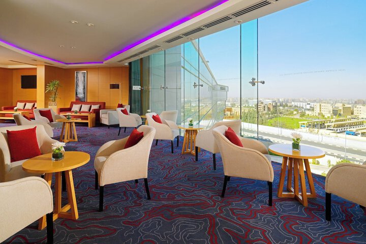 Lounge 54 of 67