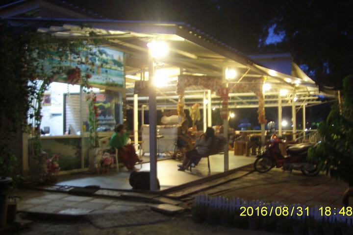 Dining 37 of 83