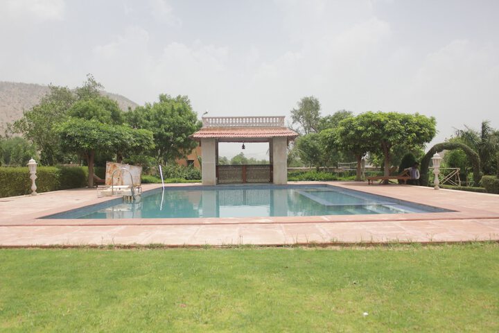 Hotel Pool