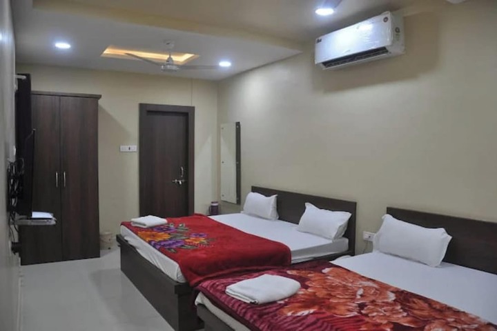 Room 5 of 14